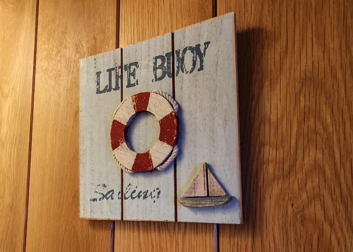 Madelines View * 惠特比